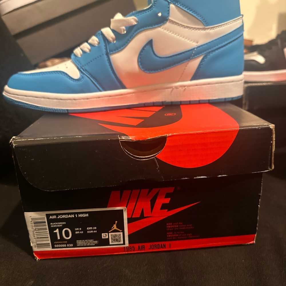 Air Jordan 1 High Sneakers - Gray and Blue - Picture 3 of 5